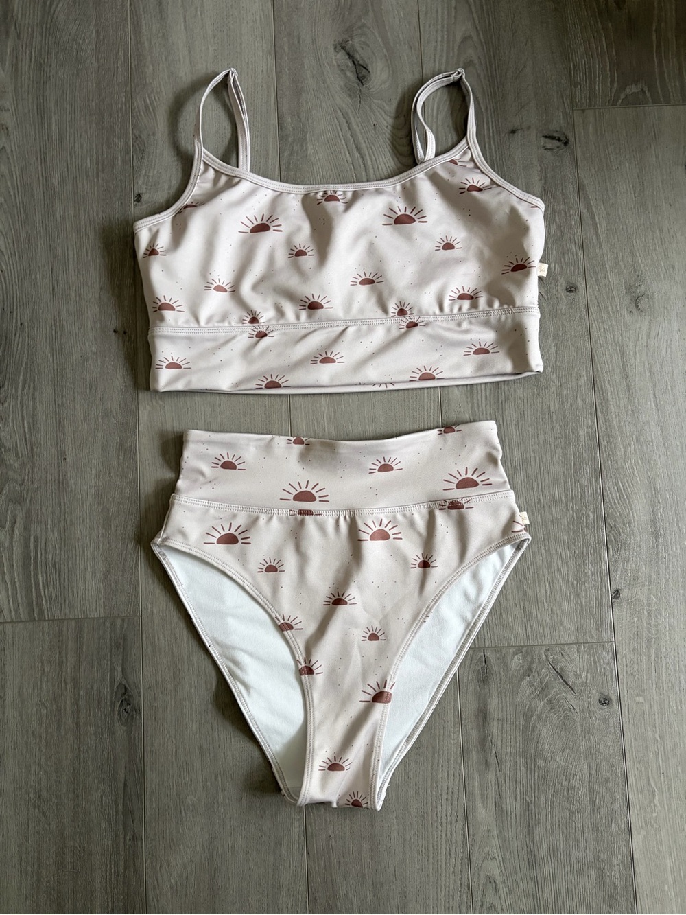 🇨🇦 Jax & Lennon x Imagine Perry Sunset Swim Suit size L top M bottom.